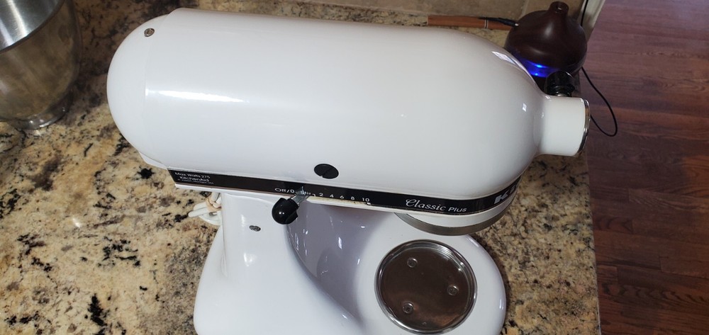 Kitchenaid Classic Plus White Mixer With Bowl and Flat Beater 092