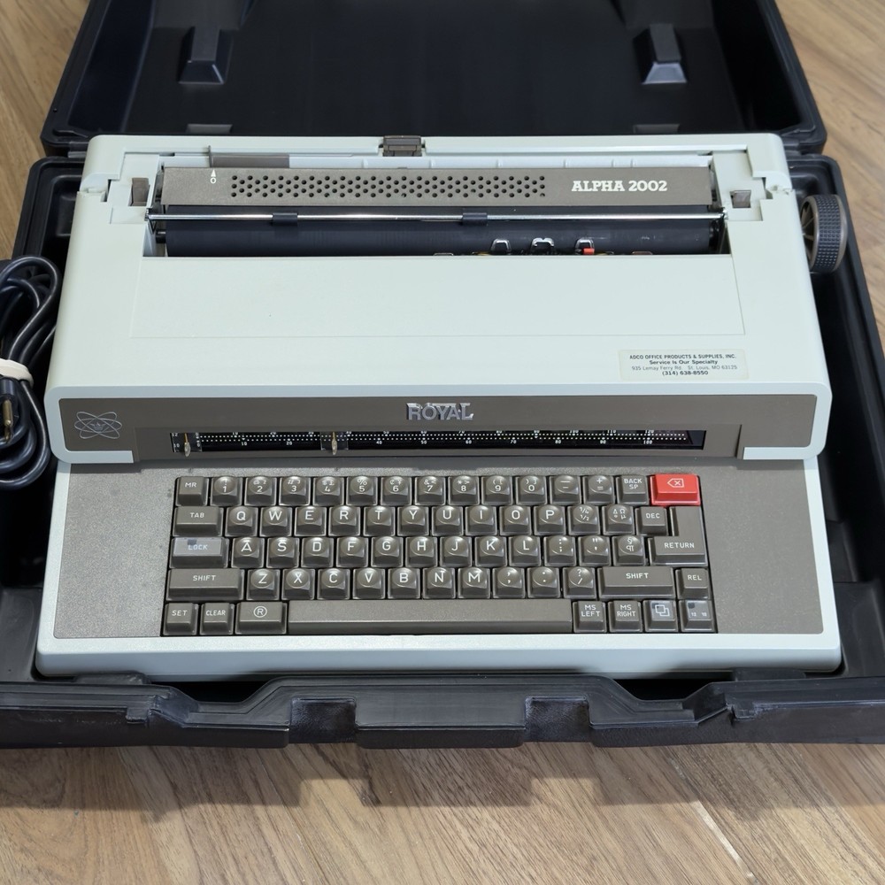 Royal Alpha 2002 Typewriter w/ Hard Case - Tested - Read Desc