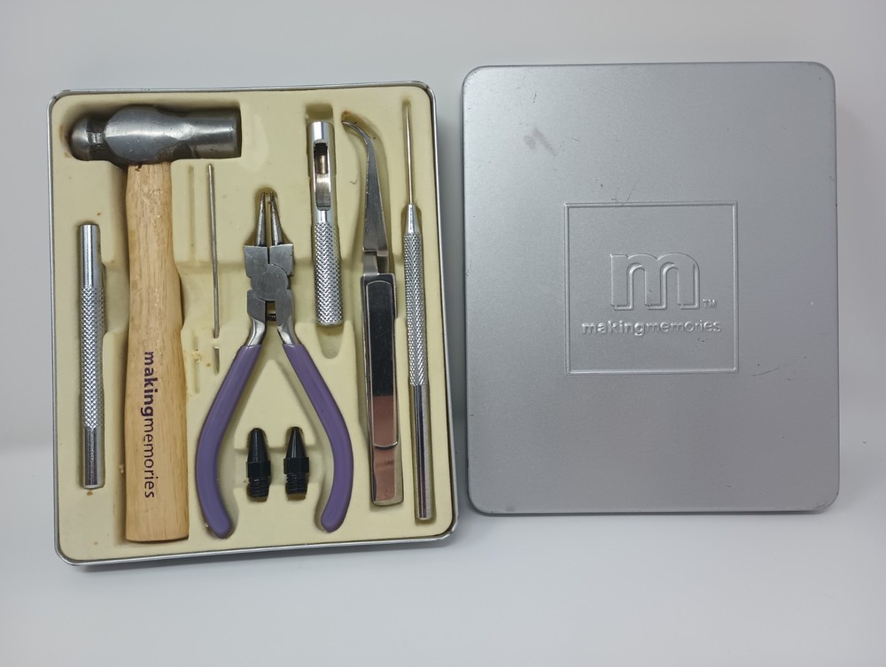 Making Memories Scrapbooking Tool Kit - Wear - Missing Needle
