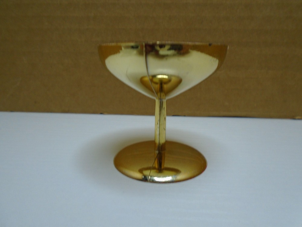LIGHT PLASTIC GOLD COLOR 2" GOBLET FIGURE UNBRANDED (MF101)