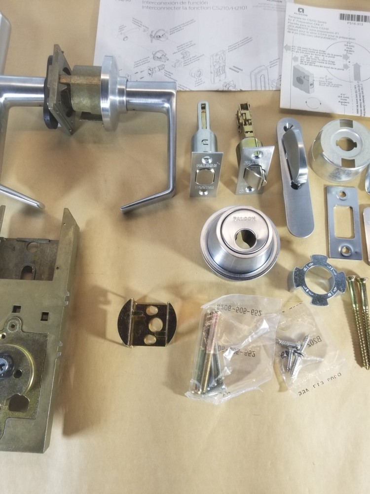 Falcon H2 101L Dane Handle 626 Satin Chrome Interconnected Lock