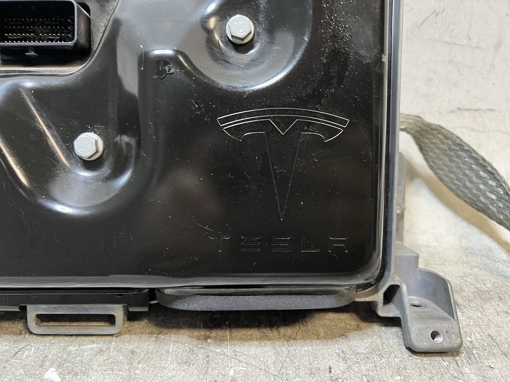 🧷OEM 17-24 Tesla Model 3/Y Front Electrical Control Module Shield -1569303-00-A