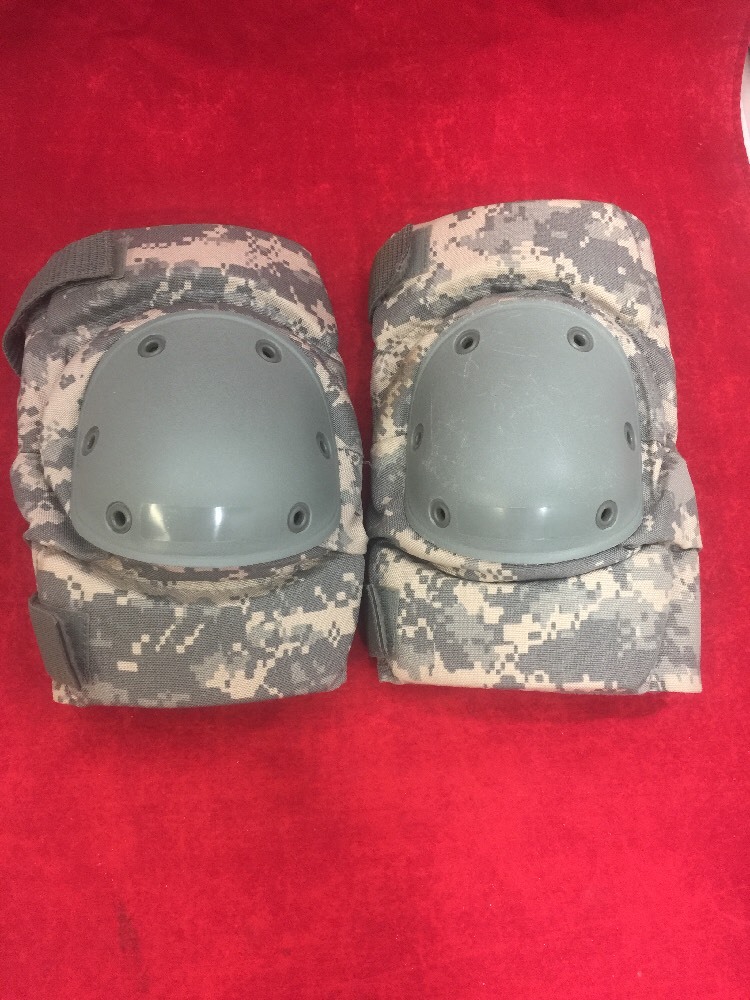 ONE PAIR USGI ACU Digital Camo Medium Knee Pads Poor Condition