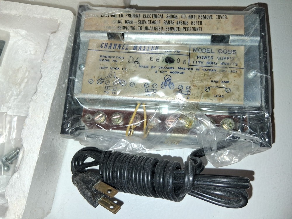 QUANTUM CHANNEL MASTER ANTENNA ACCESSORY VHF/FM 300 OHM MODEL 0095. IN BOX