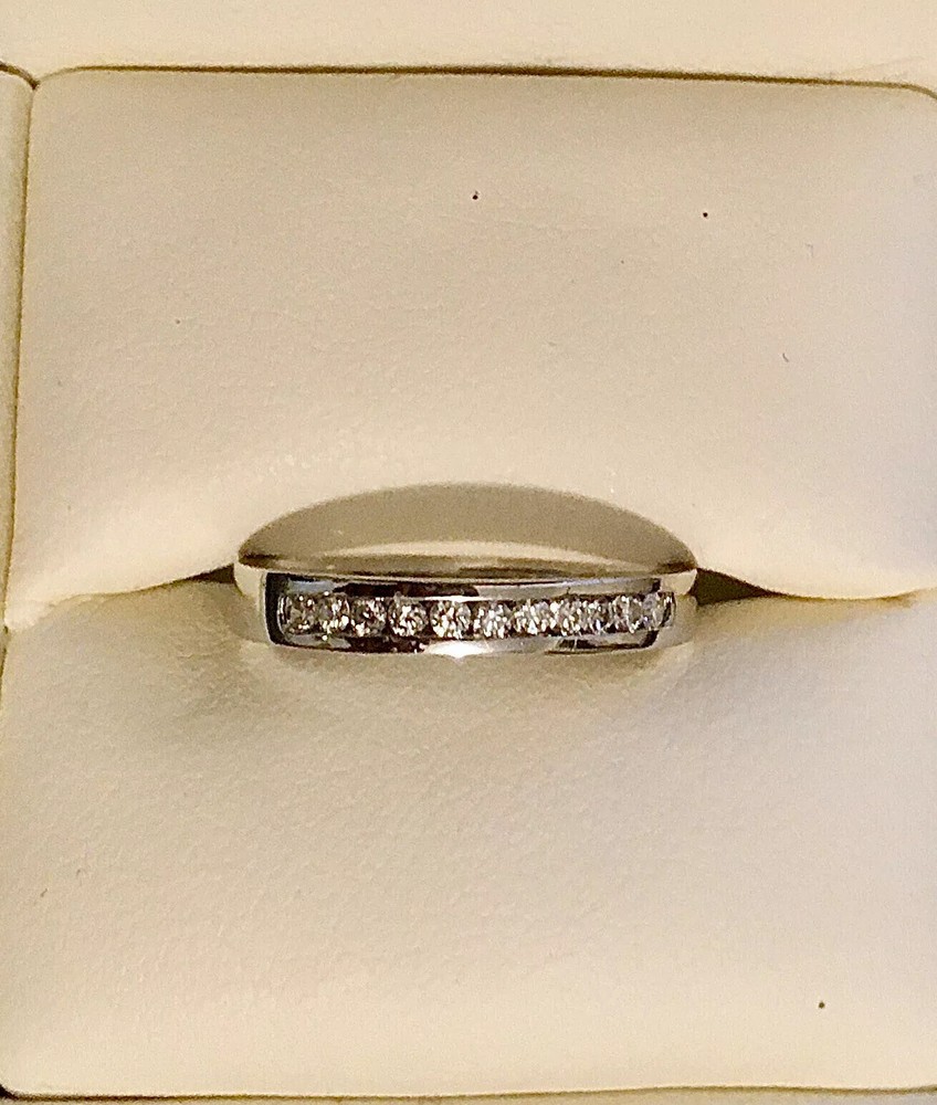 Solid 18ct White Gold Wedding Ring