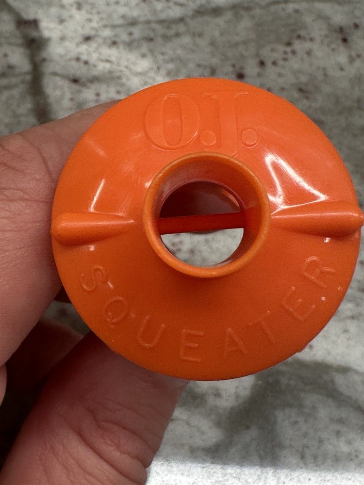 2 Worlds Smallest Juice Extractor Plastic Kitchen Tool Orange Gadget Juicer