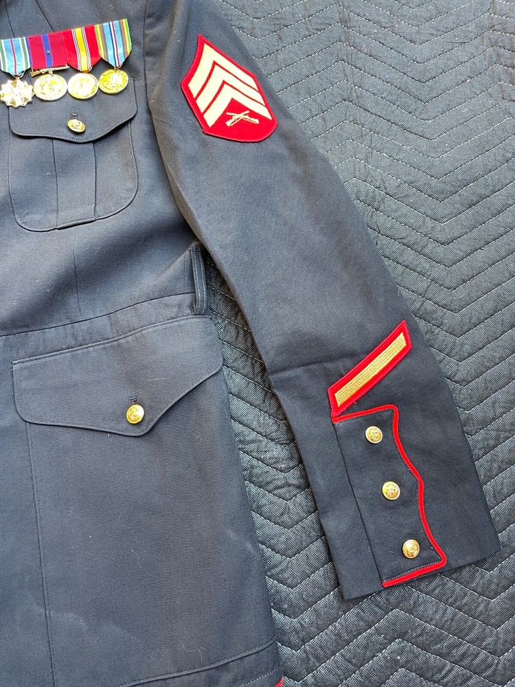 USMC Uniform Jacket W/ Medals Sz 41L