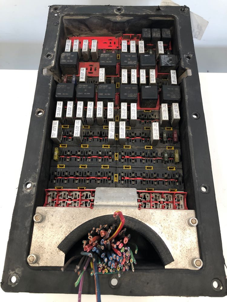 2013 Peterbilt 386 Fuse Panel (628-10118)