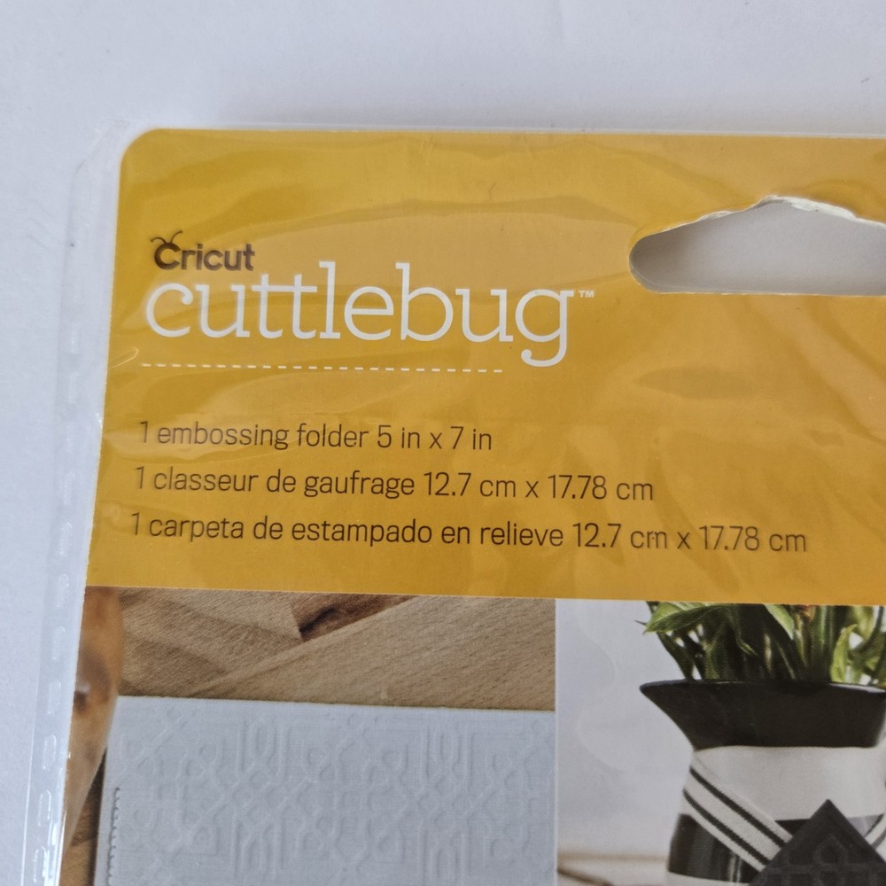 New Anna Griffin Cricut Cuttlebug CELTIC LINK Pattern 5"x7" Embossing Folder