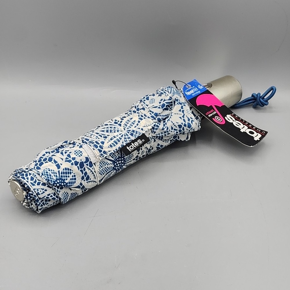 Totes Never Wet Blue & White Floral Design, 43" Coverage Auto Open
