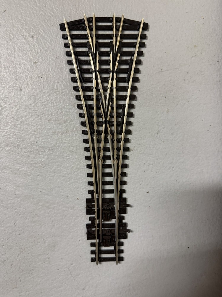 Various HO scale Peco Switches - Code 100