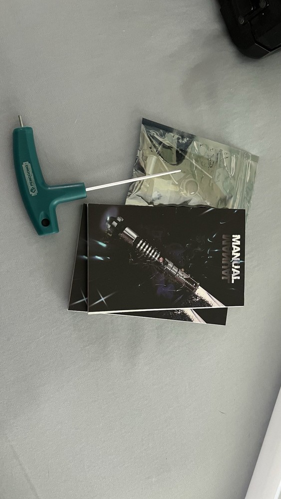 Thin Neck Saber – Model Luke V1 (Baselit, with sound).