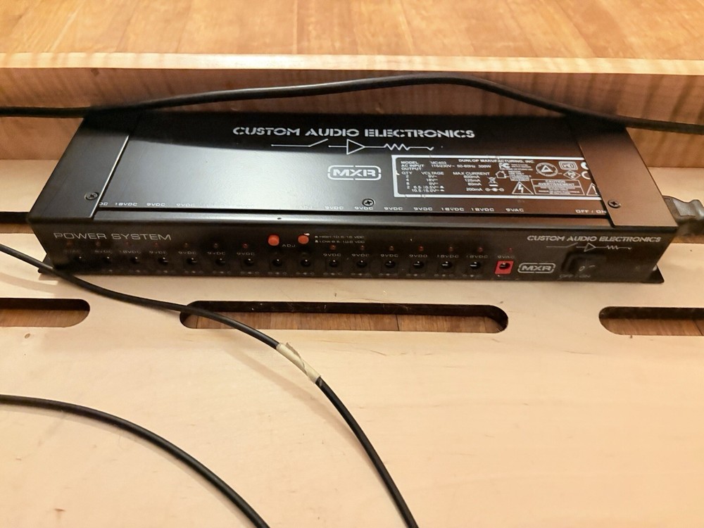 Custom 16 power channel pedal board