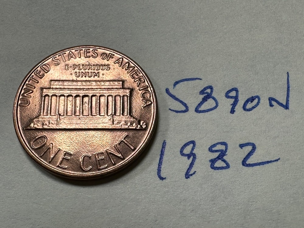 1982-P Lincoln Memorial Penny CENT 5890N