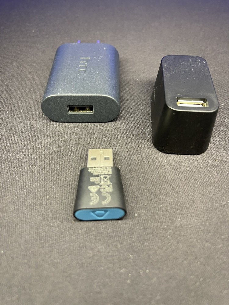 HTC Vive Tracker 1.0 (2017) w/dongle + cradle + pwr plug - Tested/Working