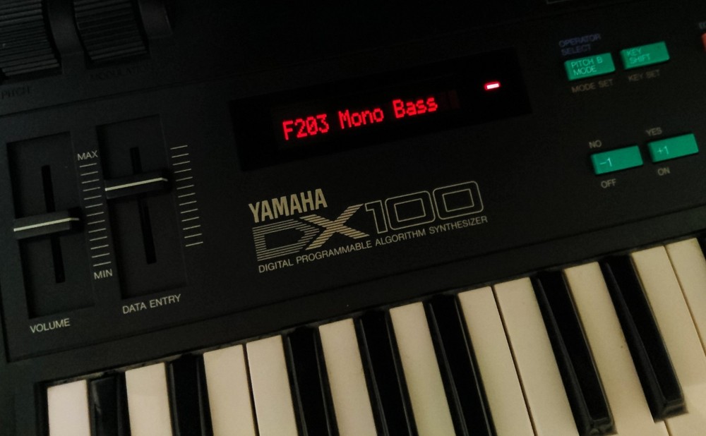 Yamaha DX100 (Super Enhanced Black) MODE3 LUX PMVA Display !
