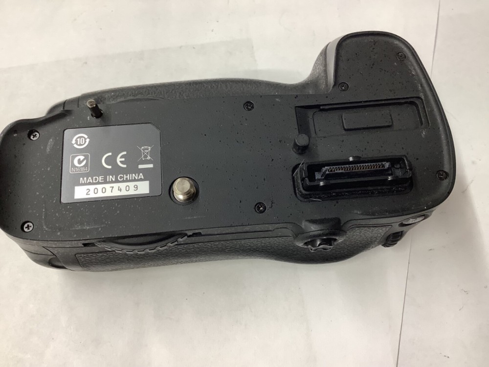 Genuine Nikon MB-D14 Multi Battery Power Pack for D600, D610