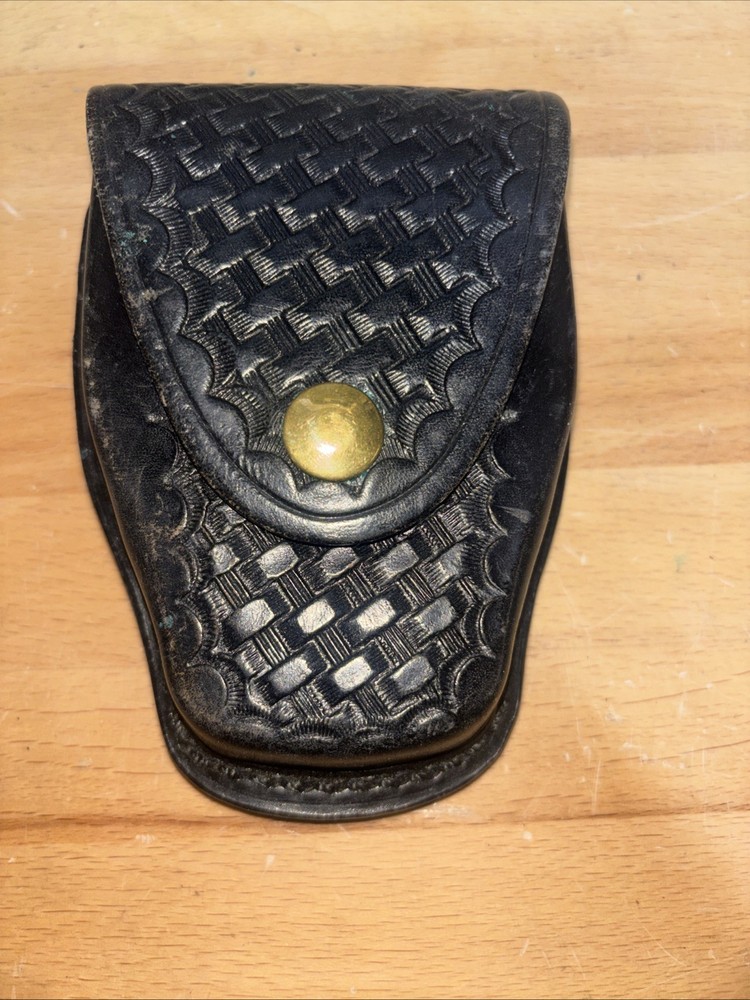 Vintage TEX SHOEMAKER LEATHER HANDCUFF CASE 204