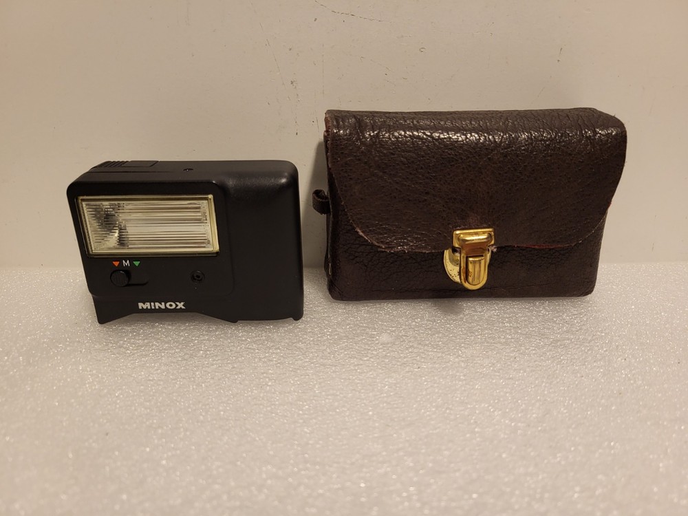 Working Minox FC flash with case and batteries