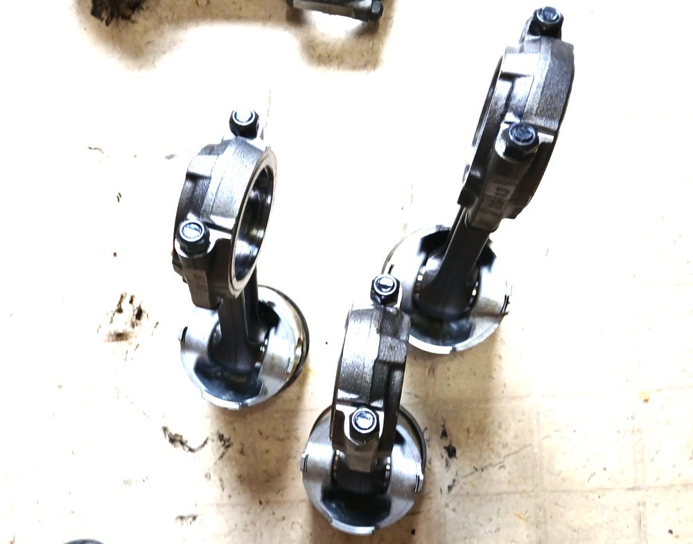 Caterpillar 3116 Piston With Connecting Rod Assembly