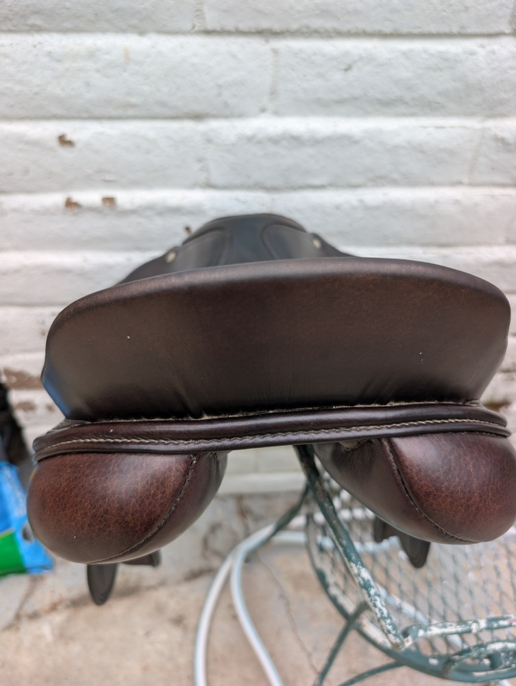 Scheleese Medium Wide Eagle Jump Saddle 18" Seat Excellent Condition Used