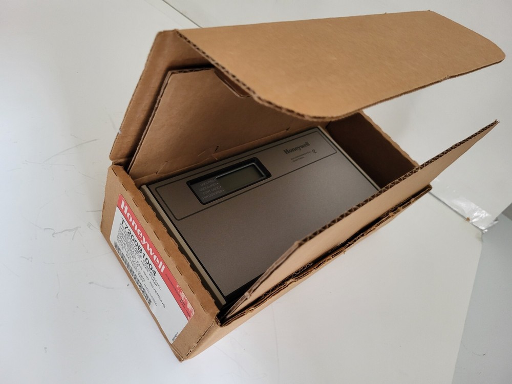 HOONEYWELL THERMOST PROGRAMABLE T7200B1004
