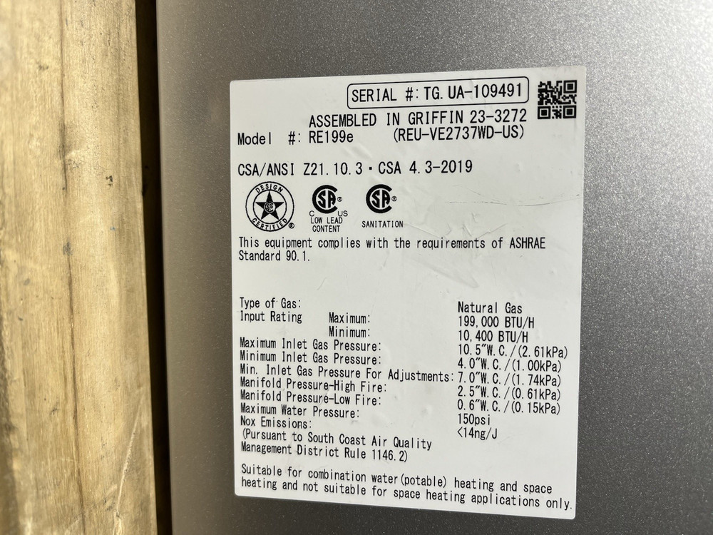 Rinnai RE199eN Outdoor Tankless Water Heater 199k BTU Natural Gas (B-13 #1589)