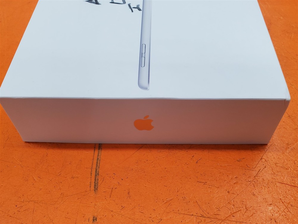 ⭐️⭐️⭐️⭐️⭐️ **EMPTY BOX** 64 GB iPad Air A2152