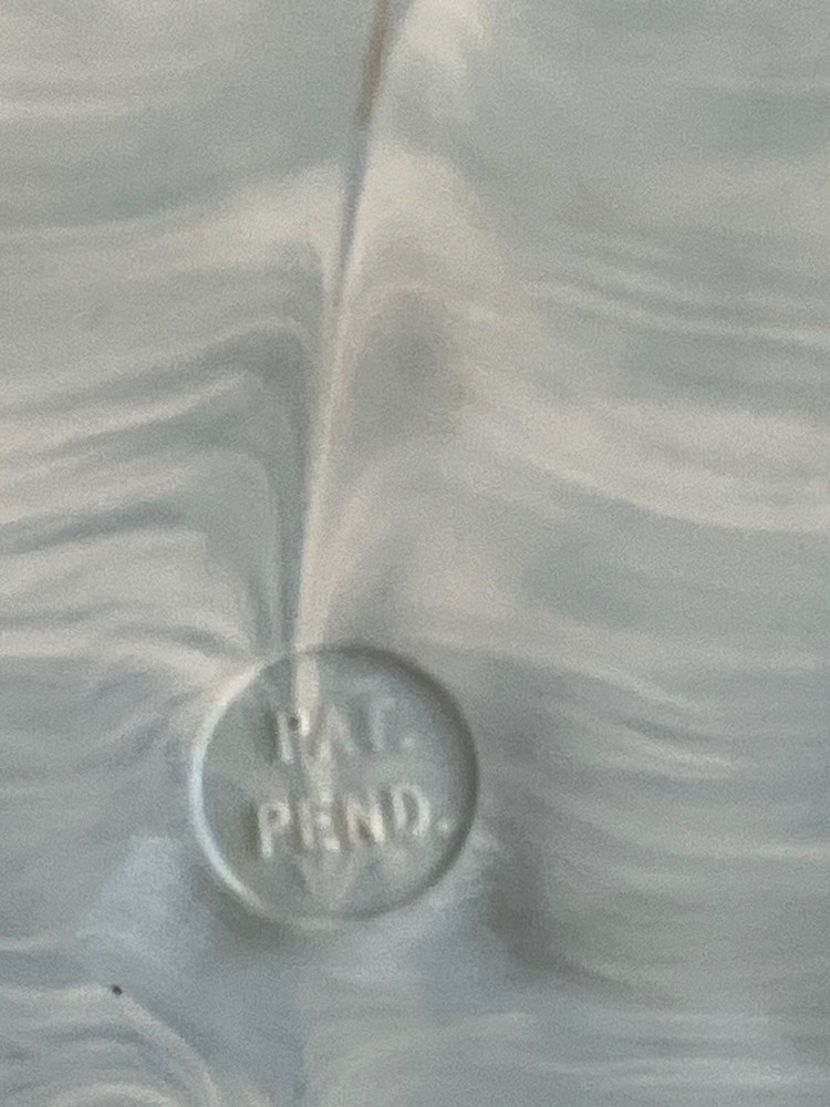 Vintage Kwik Thred Automatic Needle Threader BLUE SWIRL Plastic Box EMPTY