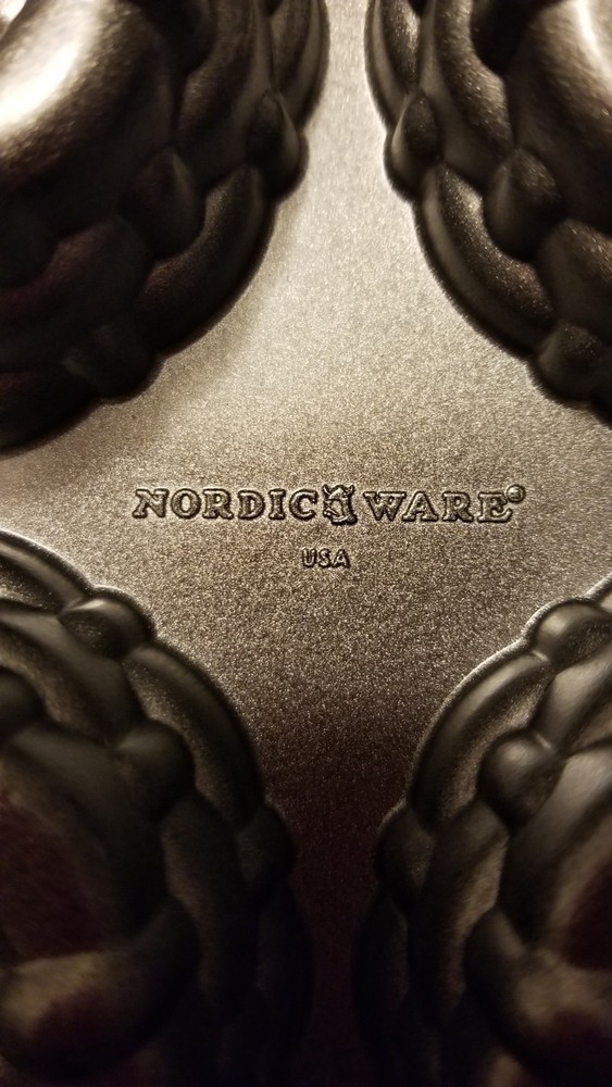 Nordic ware shortcake pan, basket weave pattern. Used once.