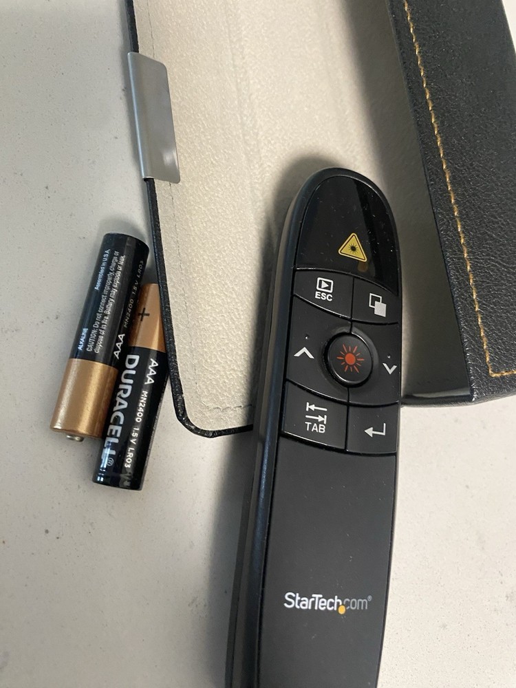 StarTech Wireless Presentation Remote With red Laser Pointer - 90ft (27m)