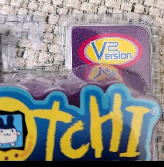 NEW IN BOX Tamagotchi Connection Version 2 2005 Lipstick