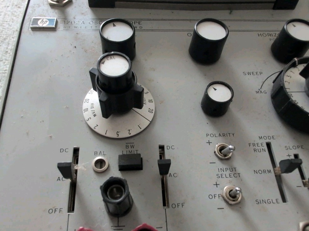 HP Hewlett Packard 1202A OSCILLOSCOPE (powers on *BUT READ DESCRIPTION*) #ENGR