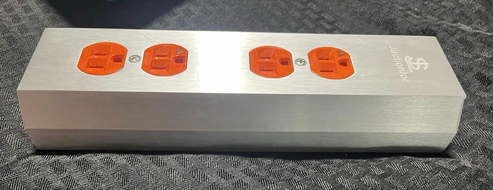 Silver Jactionlor AC Power Distributor 4 Outlet