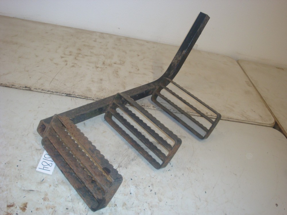 1993 AGCO 8630 Tractor Left Step Bracket Assembly