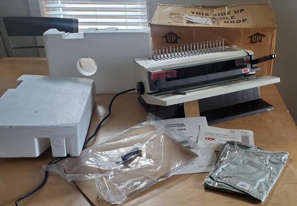 GBC CombBind Binding Machine Model 460KM New Old Stock