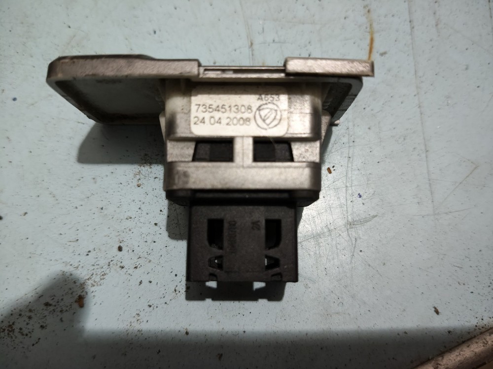 735451308 USB input port Fiat 500