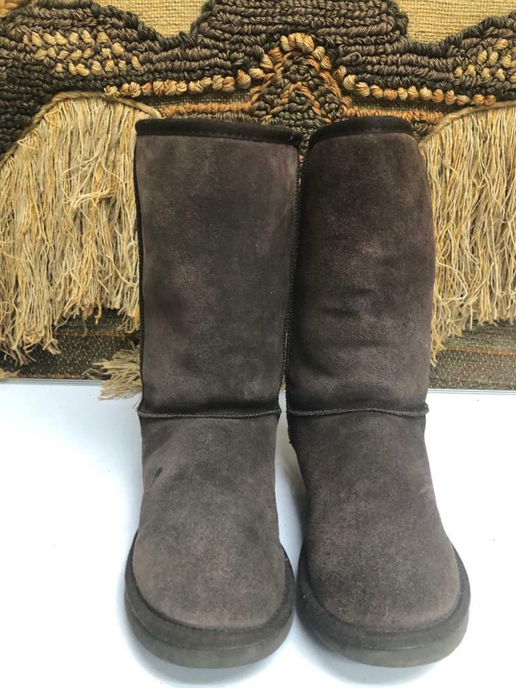 UGG WOMENS BROWN WINTER BOOT SIZE 8