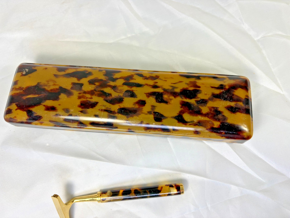 Vintage Tortoise Shell Razor Handle and Case