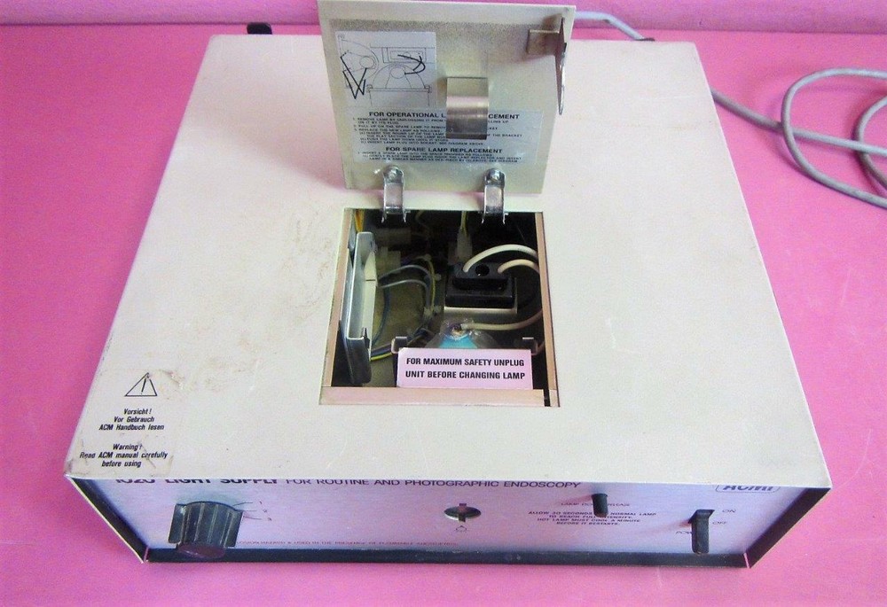 ACMI 1020 Light Supply Endoscopy Endoscopic Surgical Light Source 300 Watt