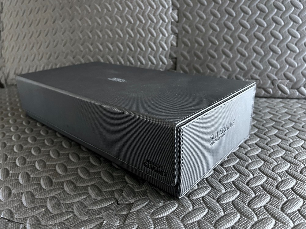 Ultimate Guard Black Superhive 550+ Deck Case
