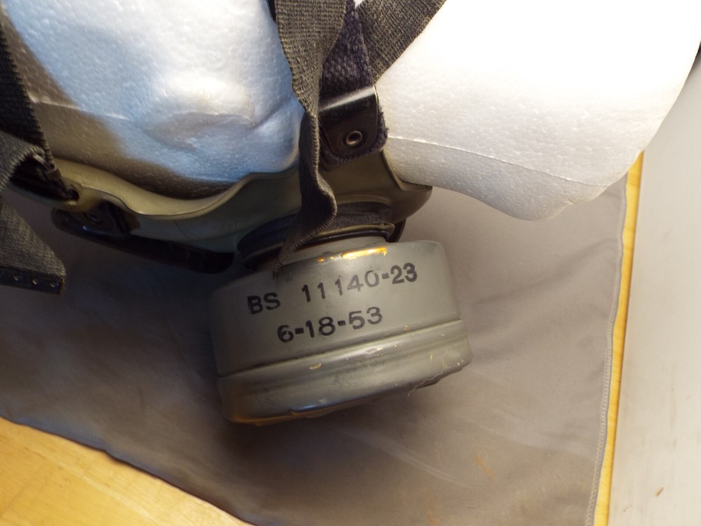 Vingage 1950's US M9 Field Protective Gas Mask