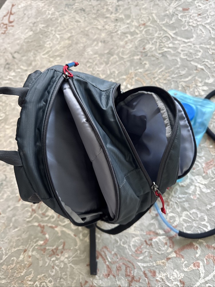 Camelbak Cloud Walker 18 Hydration Backpack 2L 70oz with Reservoir