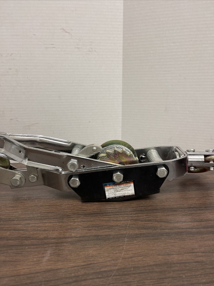 Haul Master P/N 00543. 8,000 Lbs. Cable Winch Puller