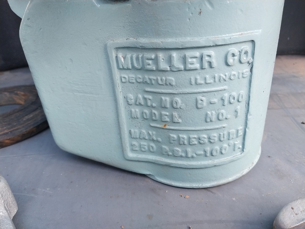 Mueller B 100 Pipe Tapping Machine With Original Metal Case, 6 Bits And Extra