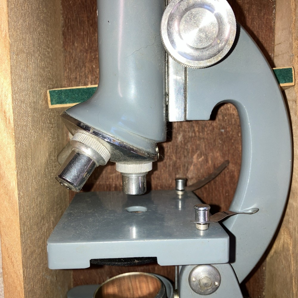 Lunax 900X monocular microscope w/storage box and accessories