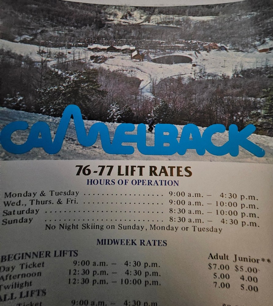 1976/77 CAMELBACK SKI AREA, PA W/ TRAIL MAP INSIDE. MINT