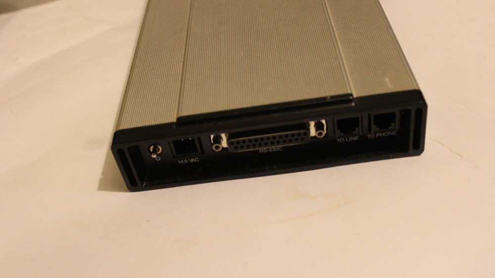 HAYES V-SERIES SMARTMODEM 9600 EXTERNAL MODEM WITH AC