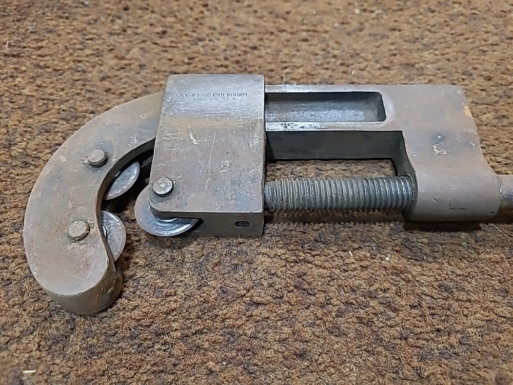 Antique Erie Tool Works 2" Pipe Cutter