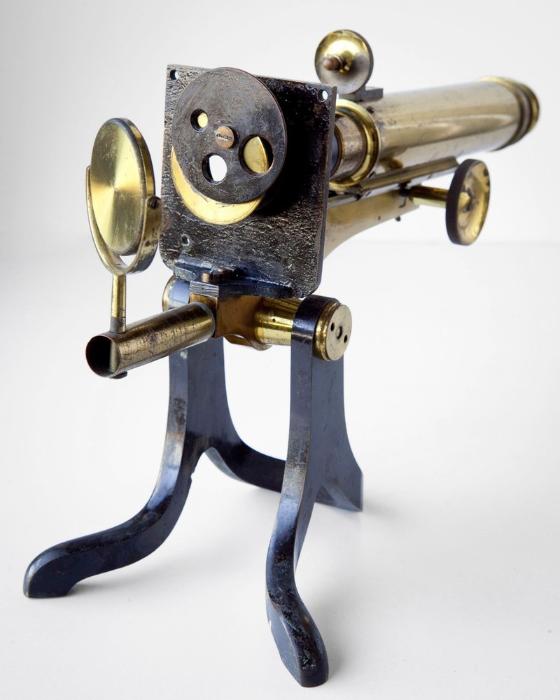 ANTIQUE BRASS HENRY CROUCH LONDON 1242 w/Nikon E Plan 4/0.1 Microscope Objective